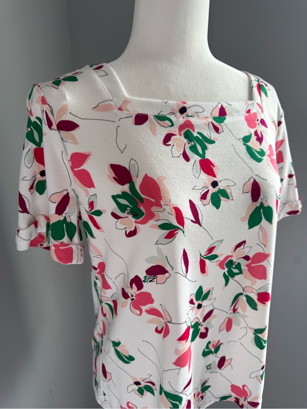 Floral Square-Neck Women’s Top in White with Pink & Green Print Liz Claiborne